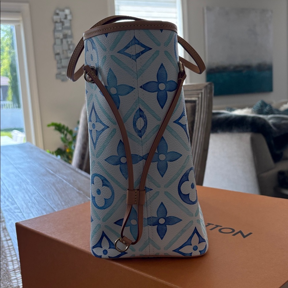 Louis Vuitton Blue & White Monogram Lagoon Canvas Tote - Picture 8 of 8
